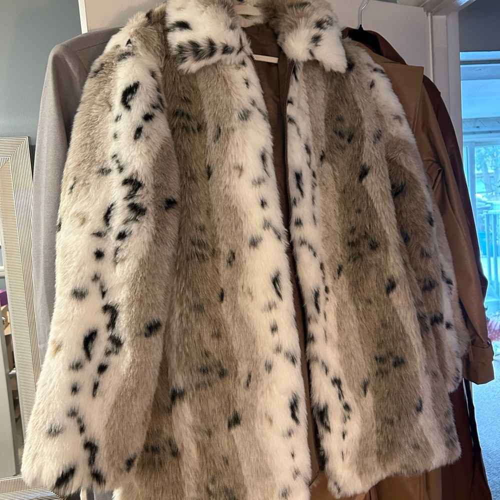 Elegant Faux Fur Leopard Print Coat large L